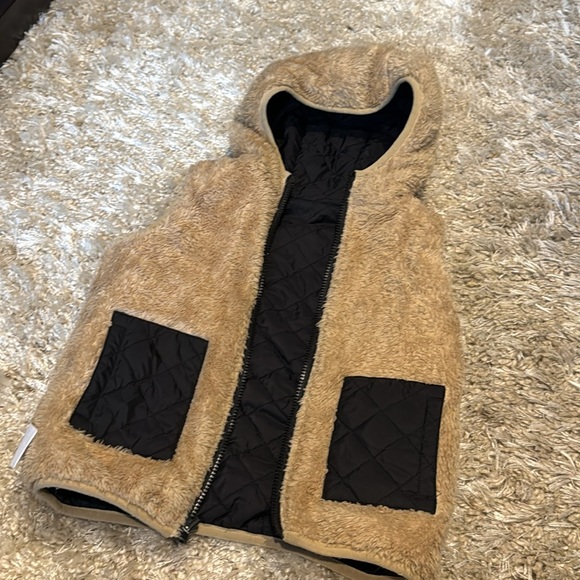 ZYIA Active Reversible Puffer Vest - Kids Size 4-5 - Picture 3 of 6